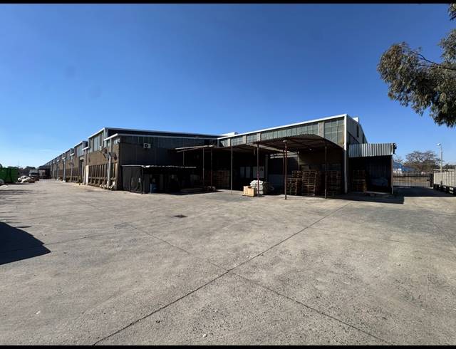 19,360M² WAREHOUSE FOR SALE IN STORMILL